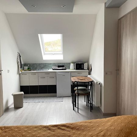Jasmin Apartment House 沃尼奥尔茨沃什海吉 外观 照片