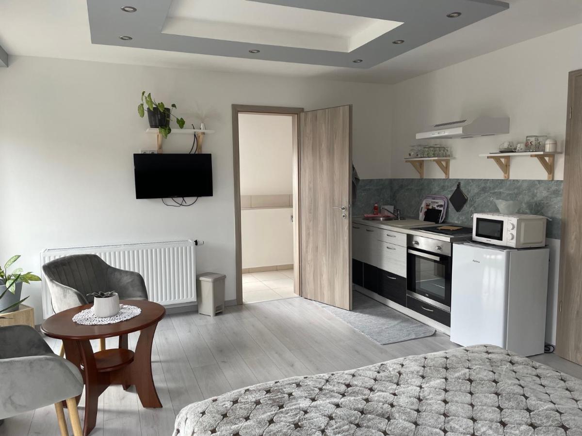 Jasmin Apartment House 沃尼奥尔茨沃什海吉 外观 照片