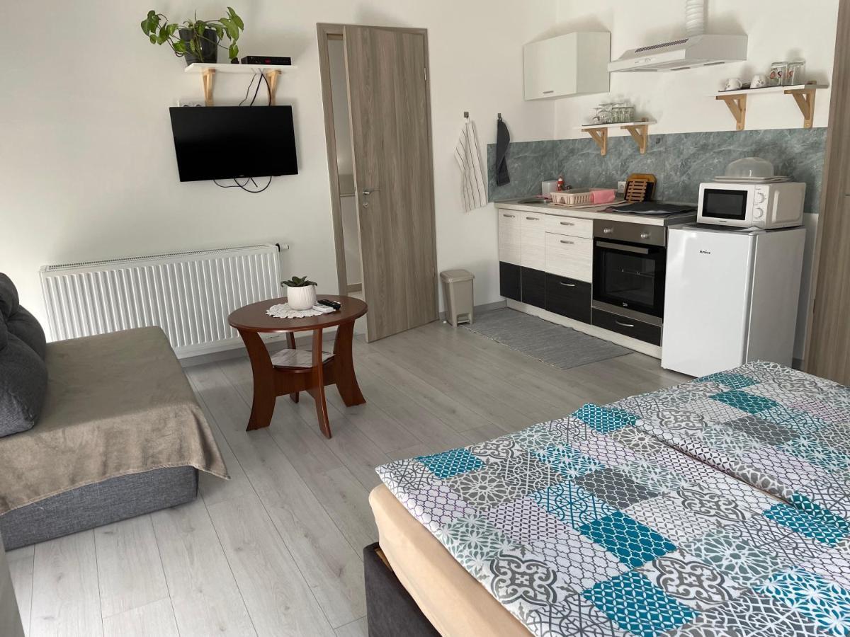 Jasmin Apartment House 沃尼奥尔茨沃什海吉 外观 照片