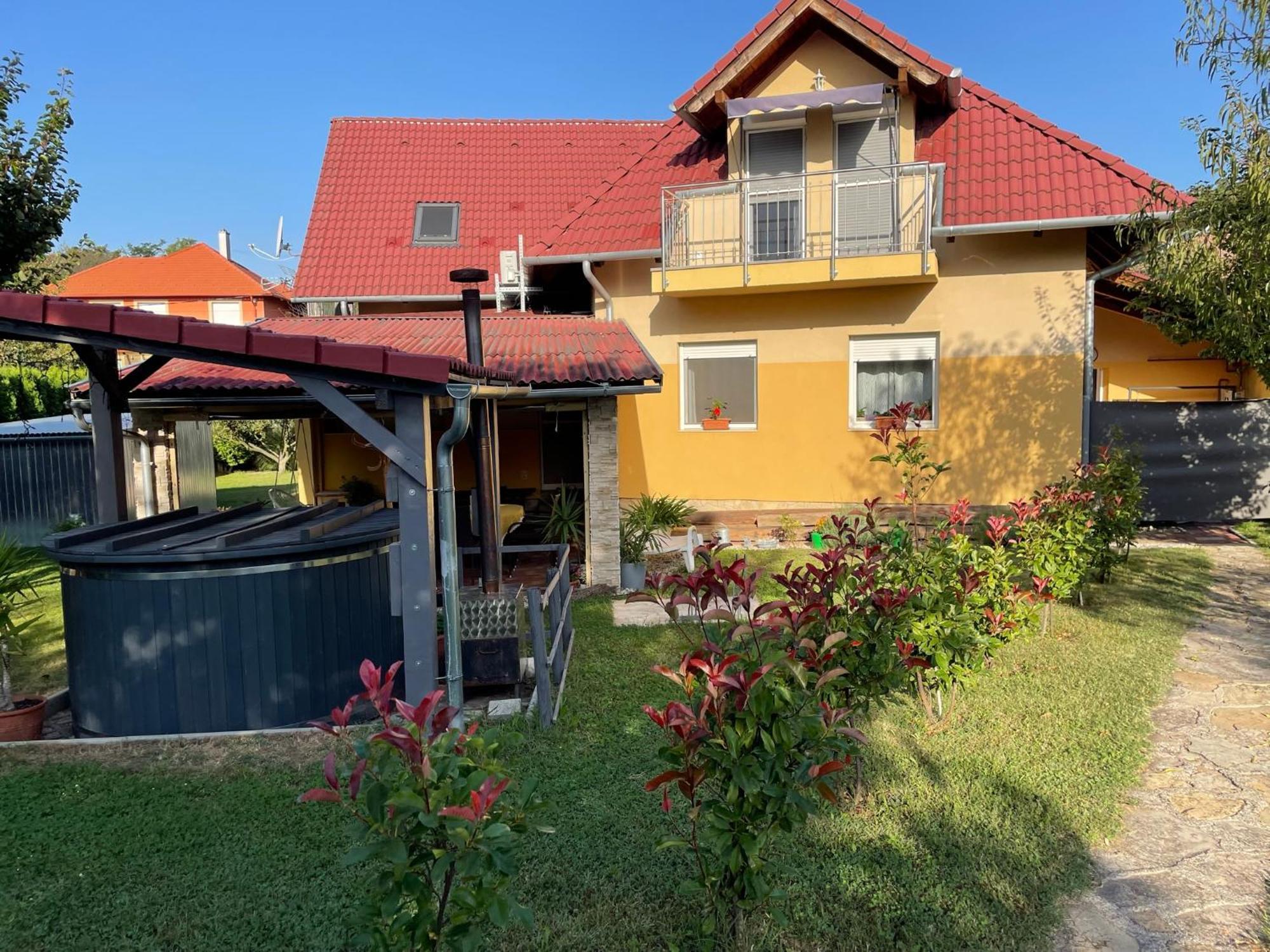 Jasmin Apartment House 沃尼奥尔茨沃什海吉 外观 照片