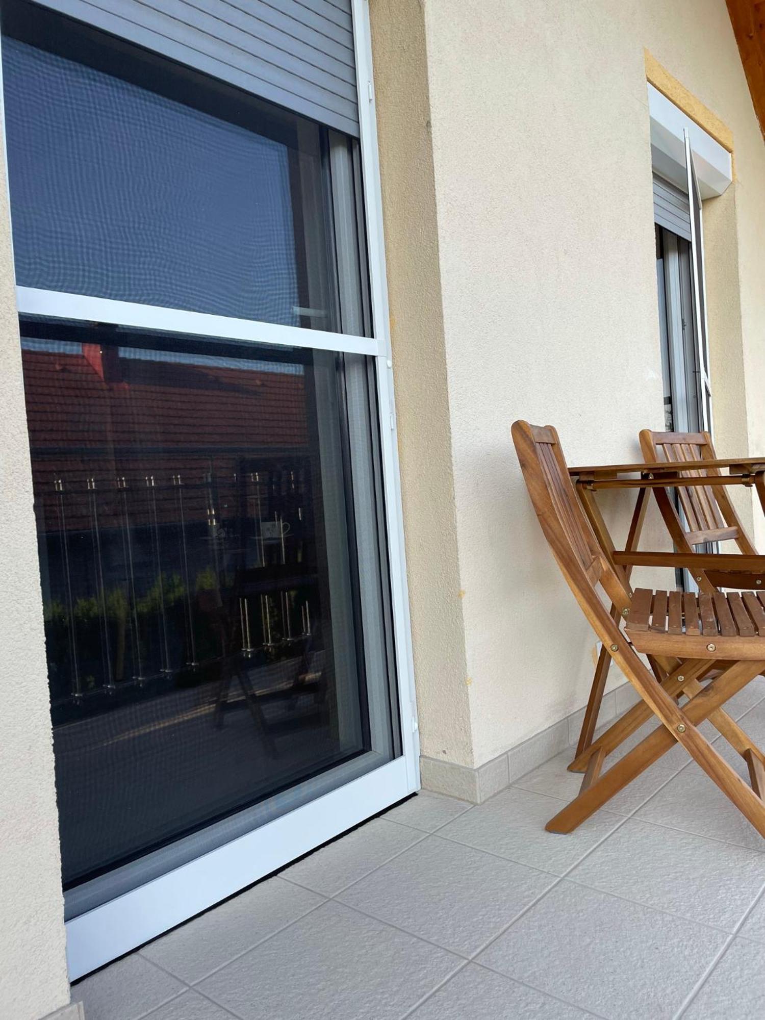 Jasmin Apartment House 沃尼奥尔茨沃什海吉 外观 照片
